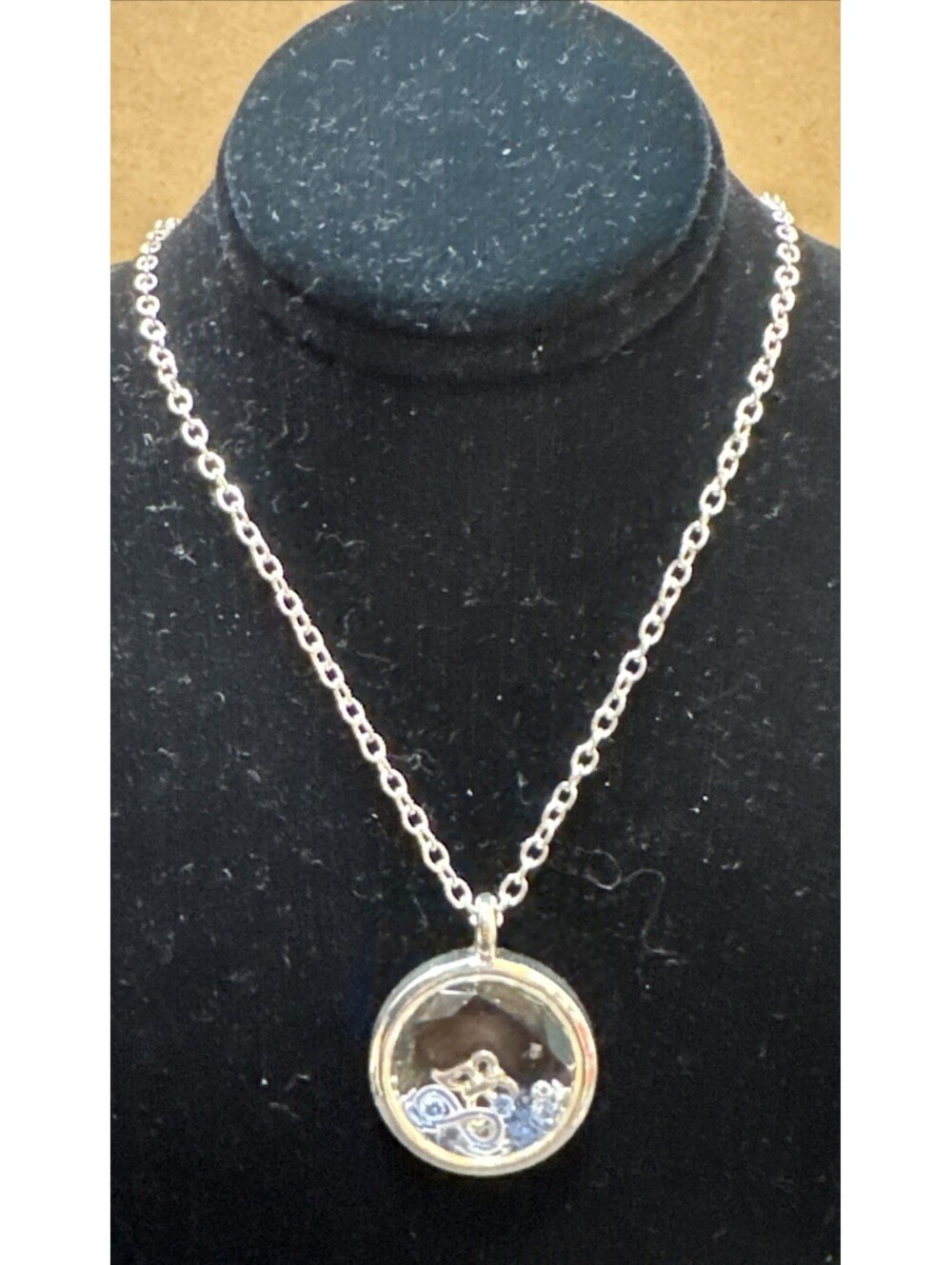 AVON EMPOWERMENT SHAKY NECKLACE 28 inches